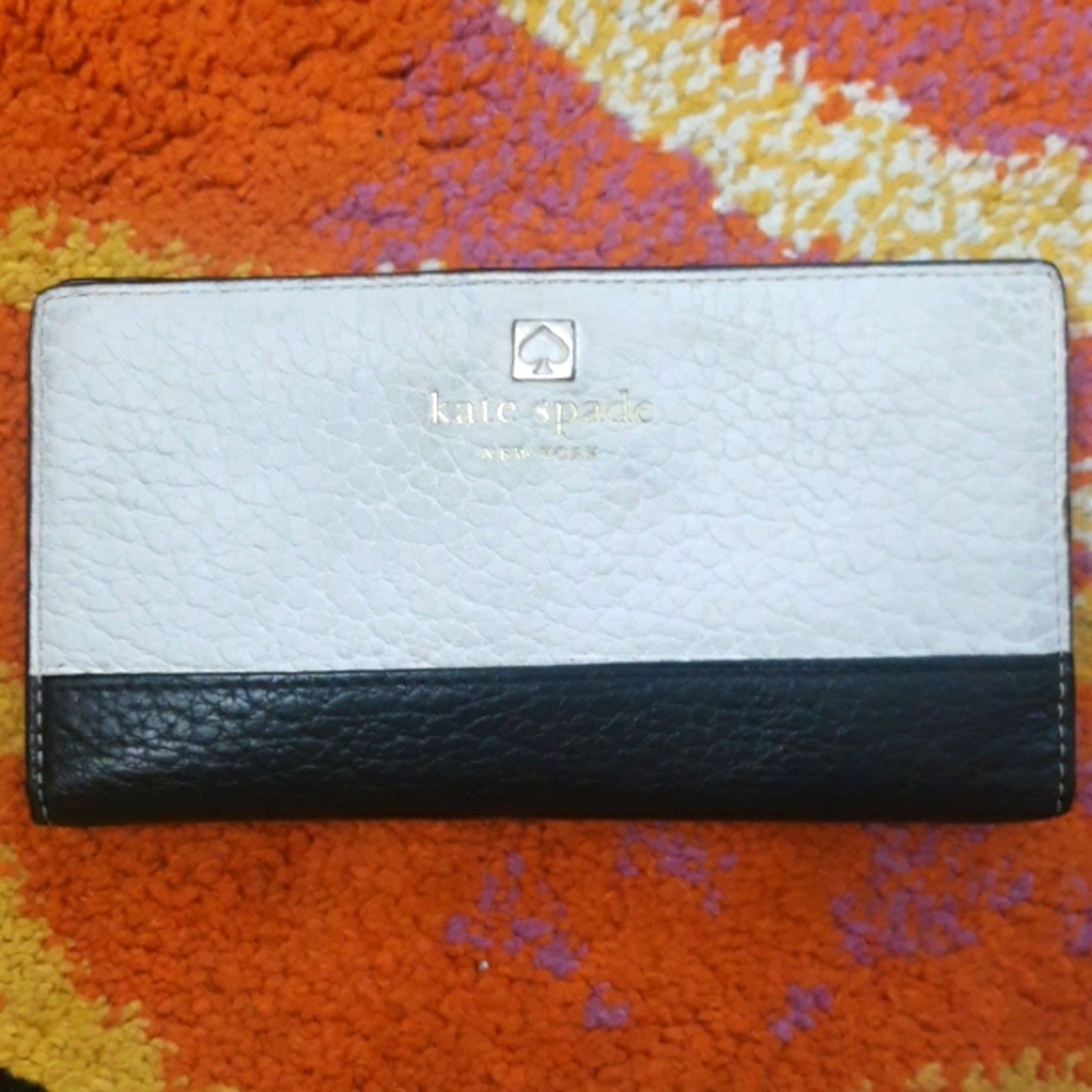Kate Spade Black & White leather wallet snap closure